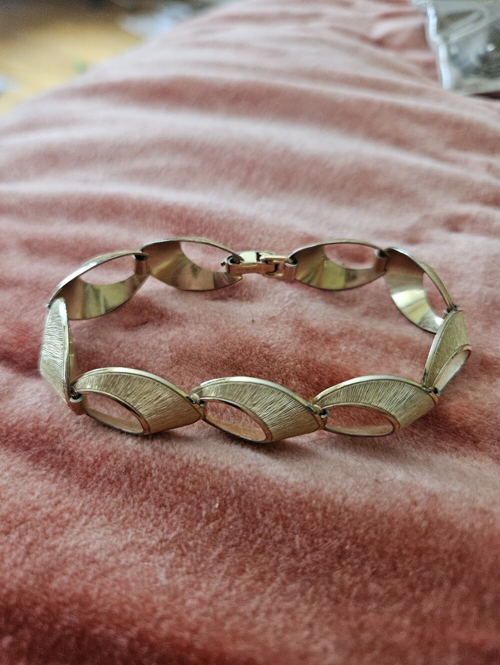 Vintage Signed 1940s Krementz 14k Gold Overlay Open Oval Link Bracelet